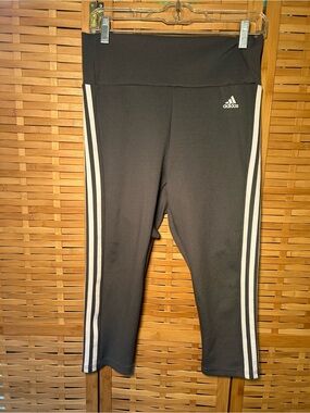🐾2/$8- ADIDAS- grey Capri Leggings with White Triple Stripes